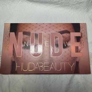 HUDA BEAUTY New Nude palette
